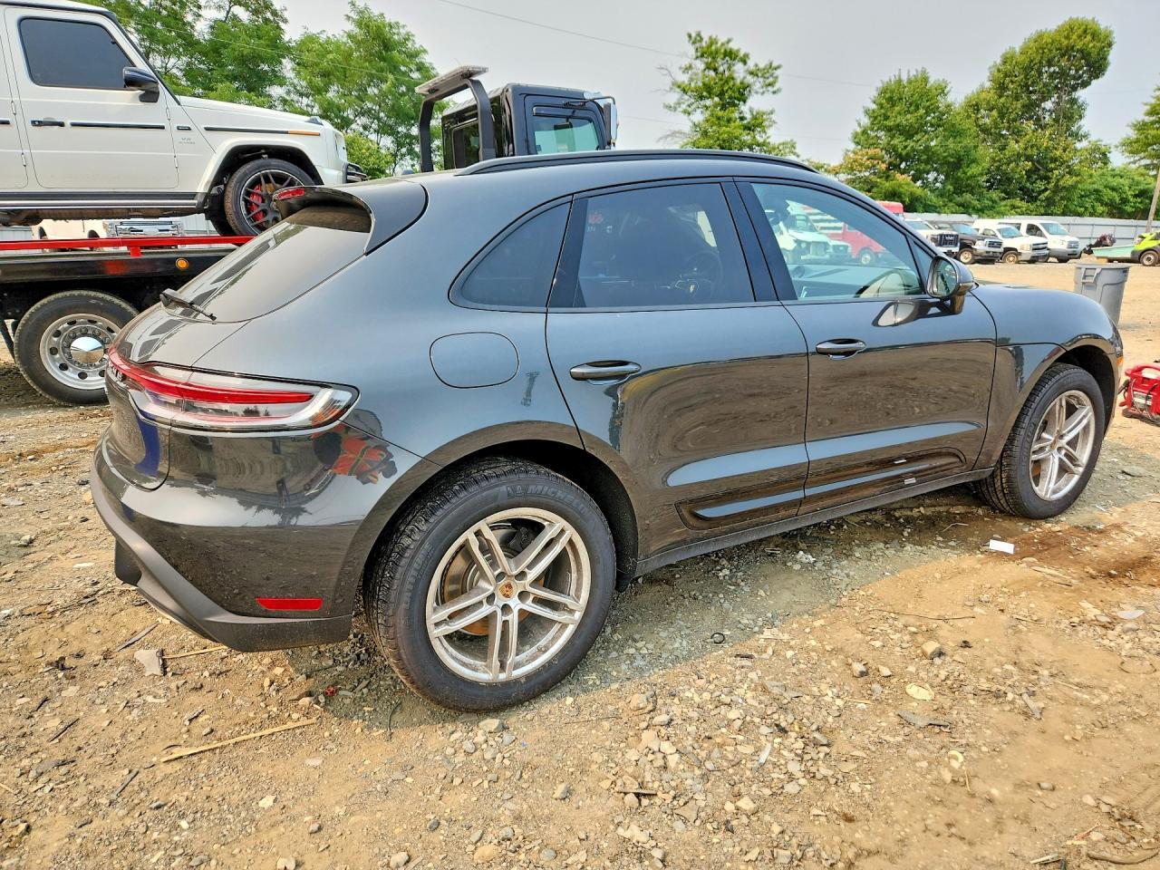 2026 Porsche Macan Base - Image 3