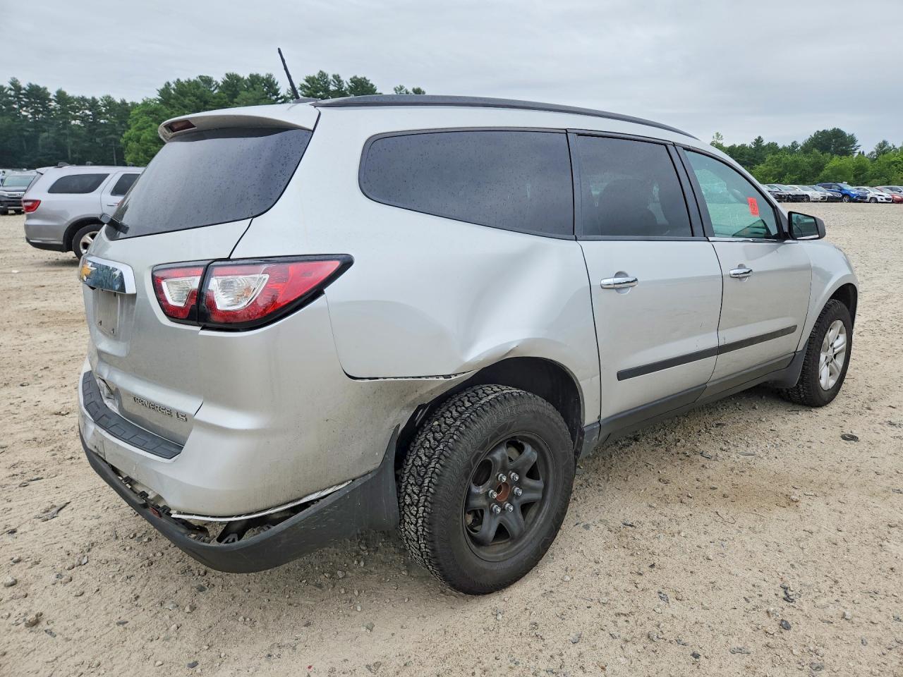 2016 Chevrolet Traverse Ls - Image 3