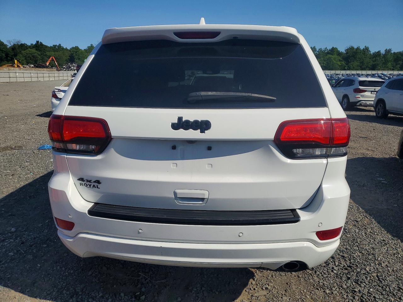 2017 Jeep Grand Cherokee Laredo - Image 6