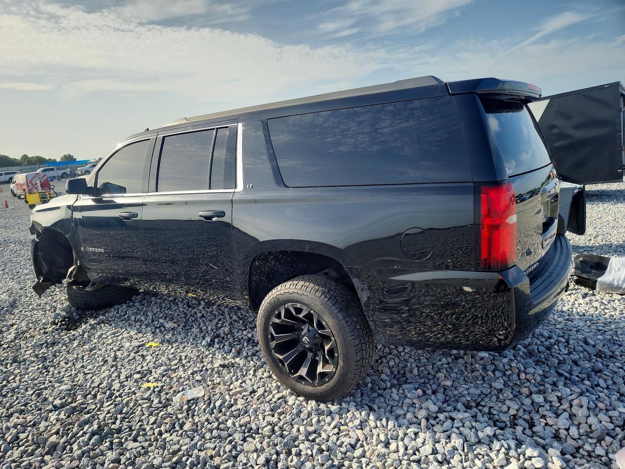 2016 Chevrolet Suburban K1500 Lt - Image 2