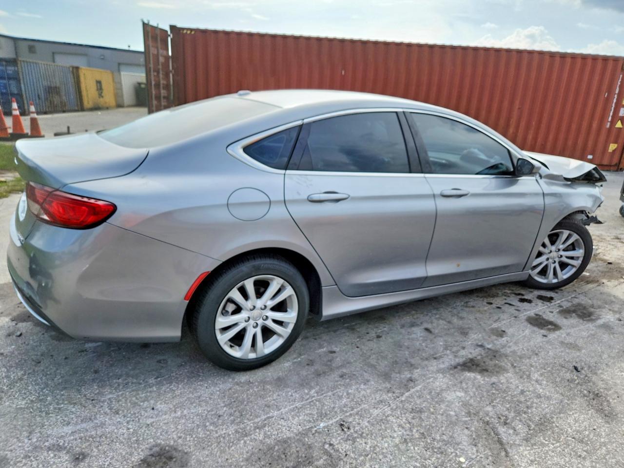 2016 Chrysler 200 Limited - Фото 3