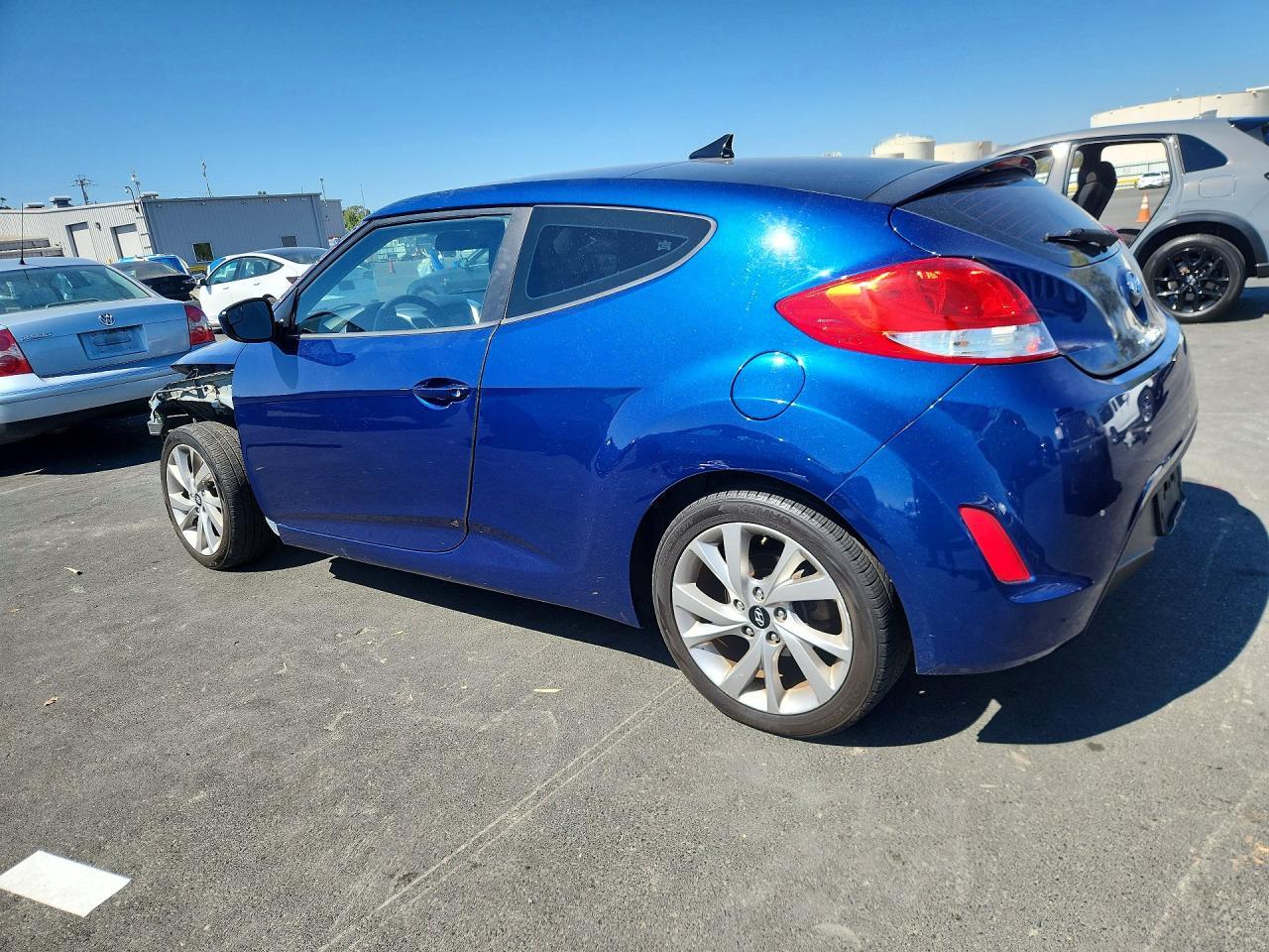2016 Hyundai Veloster Base - Фото 2