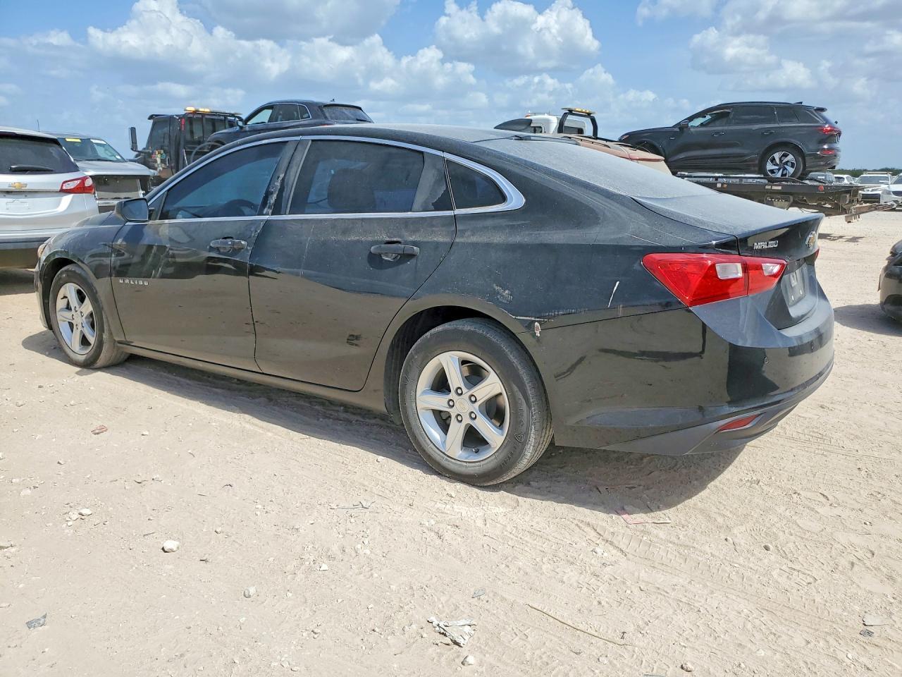 2020 Chevrolet Malibu Ls - Фото 2