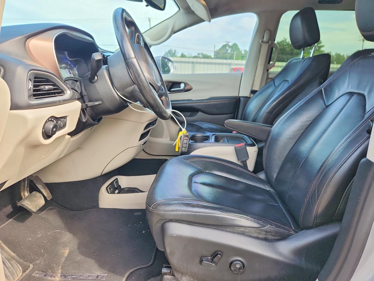2017 Chrysler Pacifica Touring L - Image 7