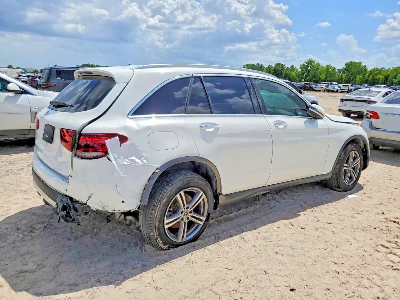 2022 Mercedes-Benz Glc 300 - Image 3