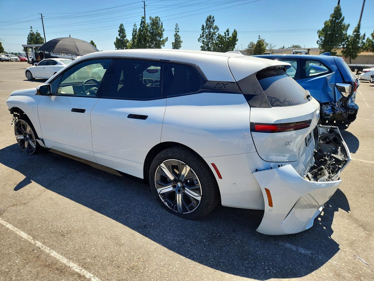 2026 BMW Ix xDrive45 - Фото 2