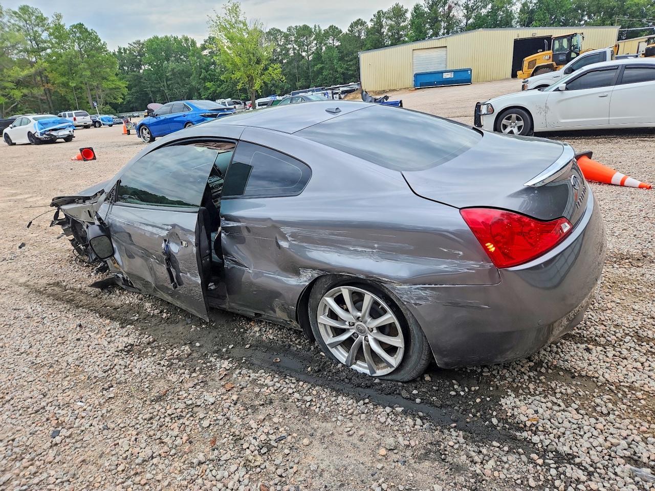 2013 Infiniti G37 Coupe Journey - Image 2