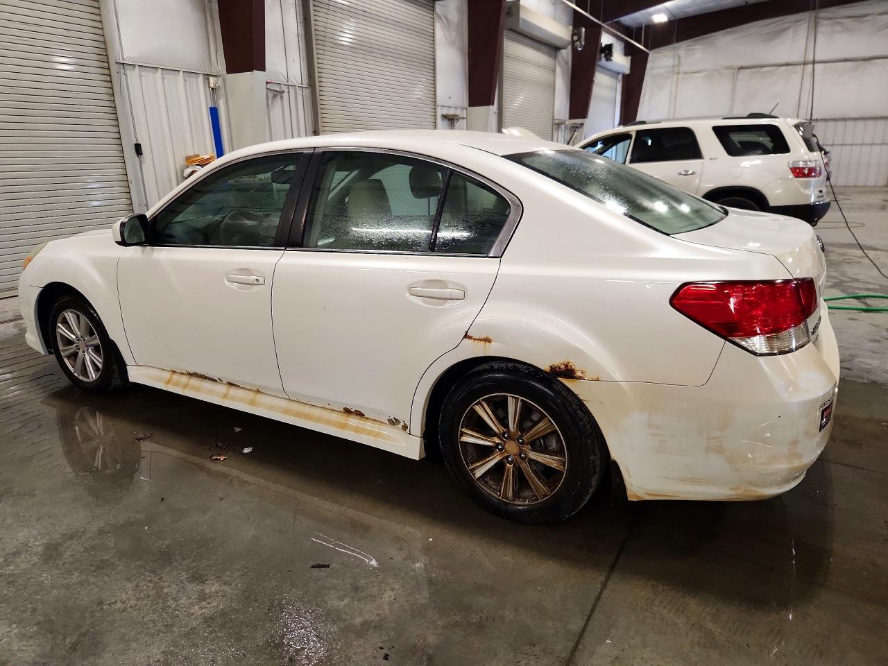 2011 Subaru Legacy 2.5I Premium - Фото 2