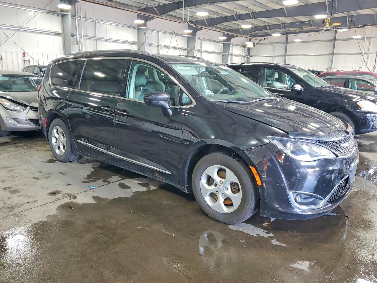 2017 Chrysler Pacifica Touring L Plus - Фото 4