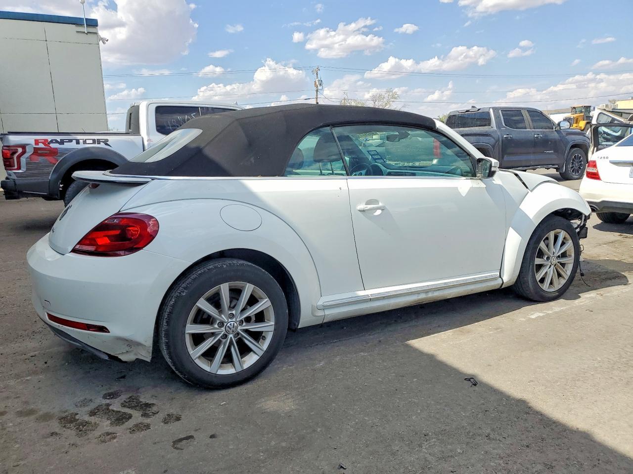 2019 Volkswagen Beetle S - Фото 3