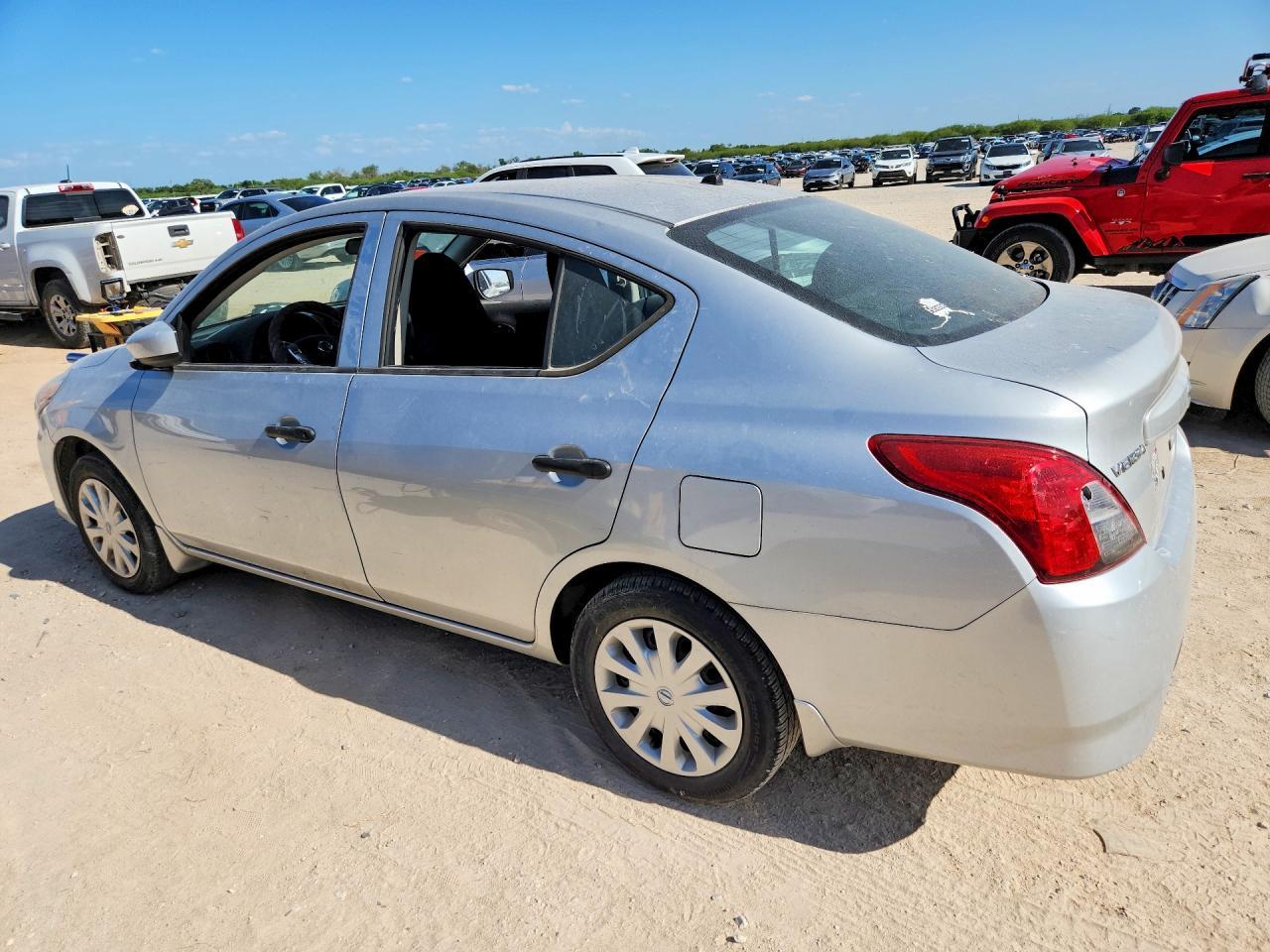 2017 Nissan Versa 1.6 S - Фото 2