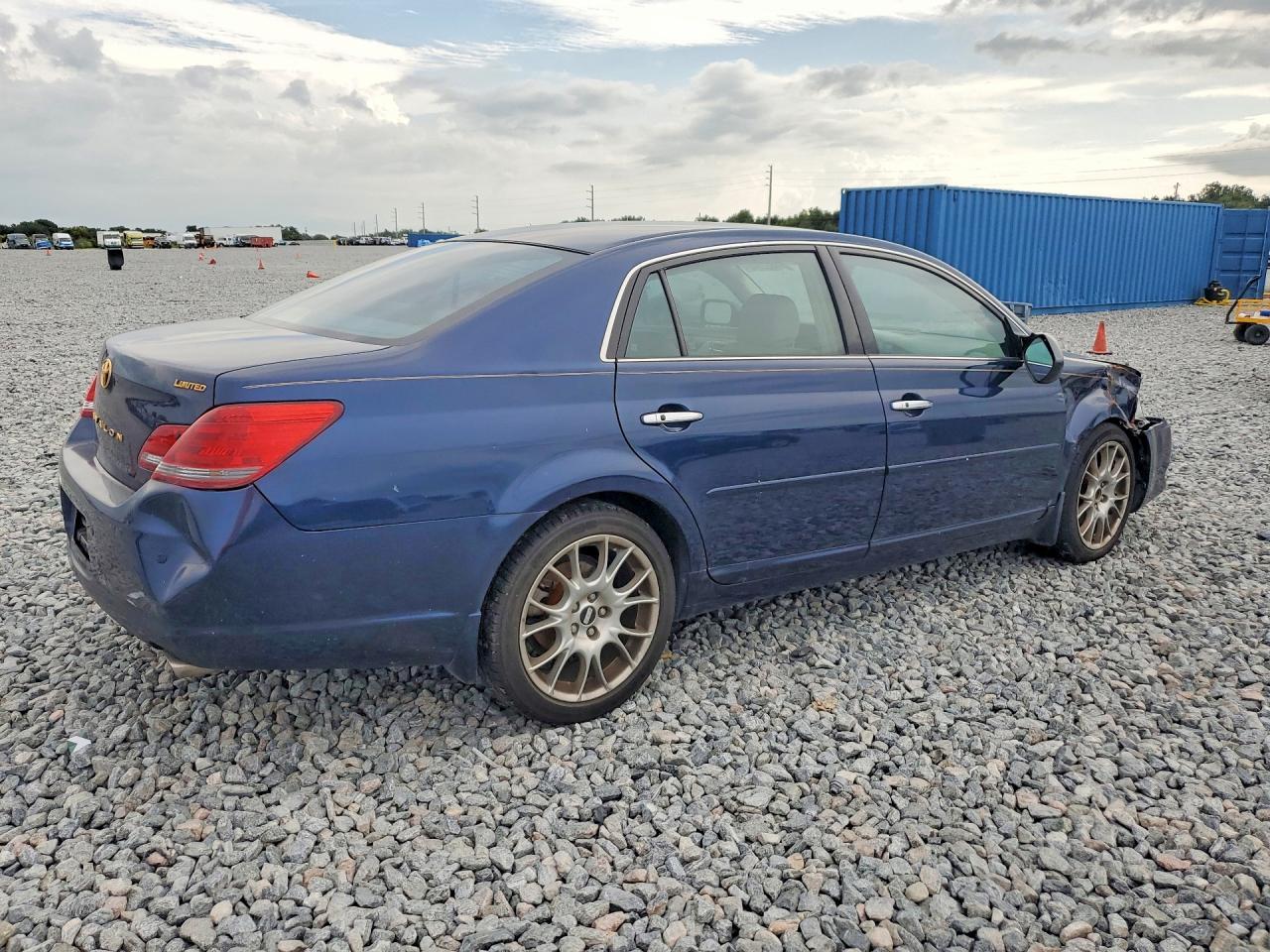 2008 Toyota Avalon Limited - Image 3