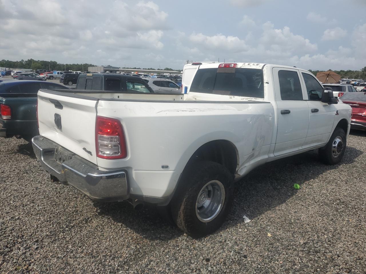 2024 Ram 3500 Tradesman - Фото 3