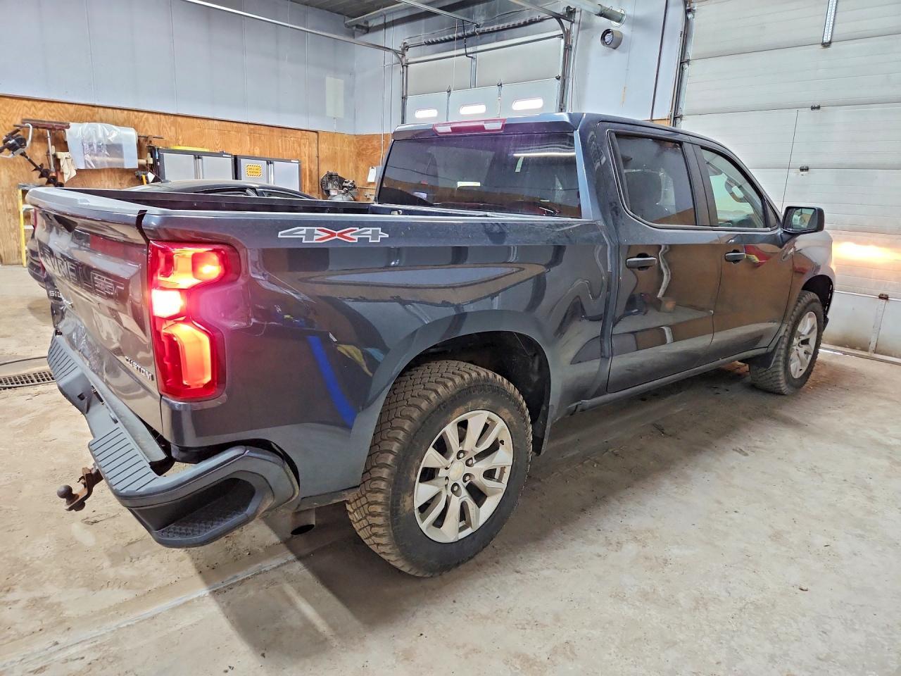 2021 Chevrolet Silverado K1500 Custom - Фото 3