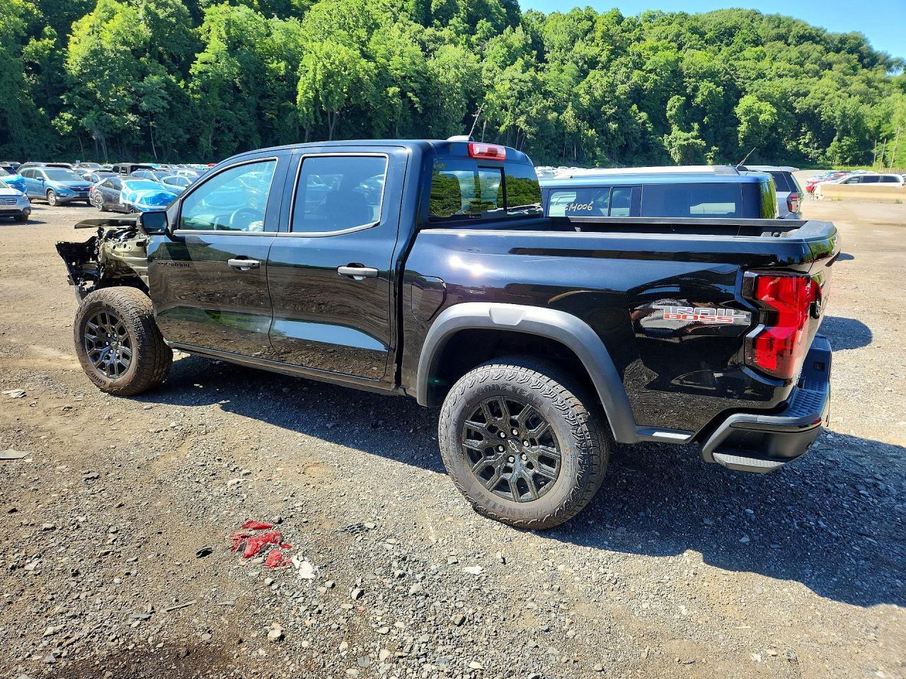 2025 Chevrolet Colorado Trail Boss - Image 2