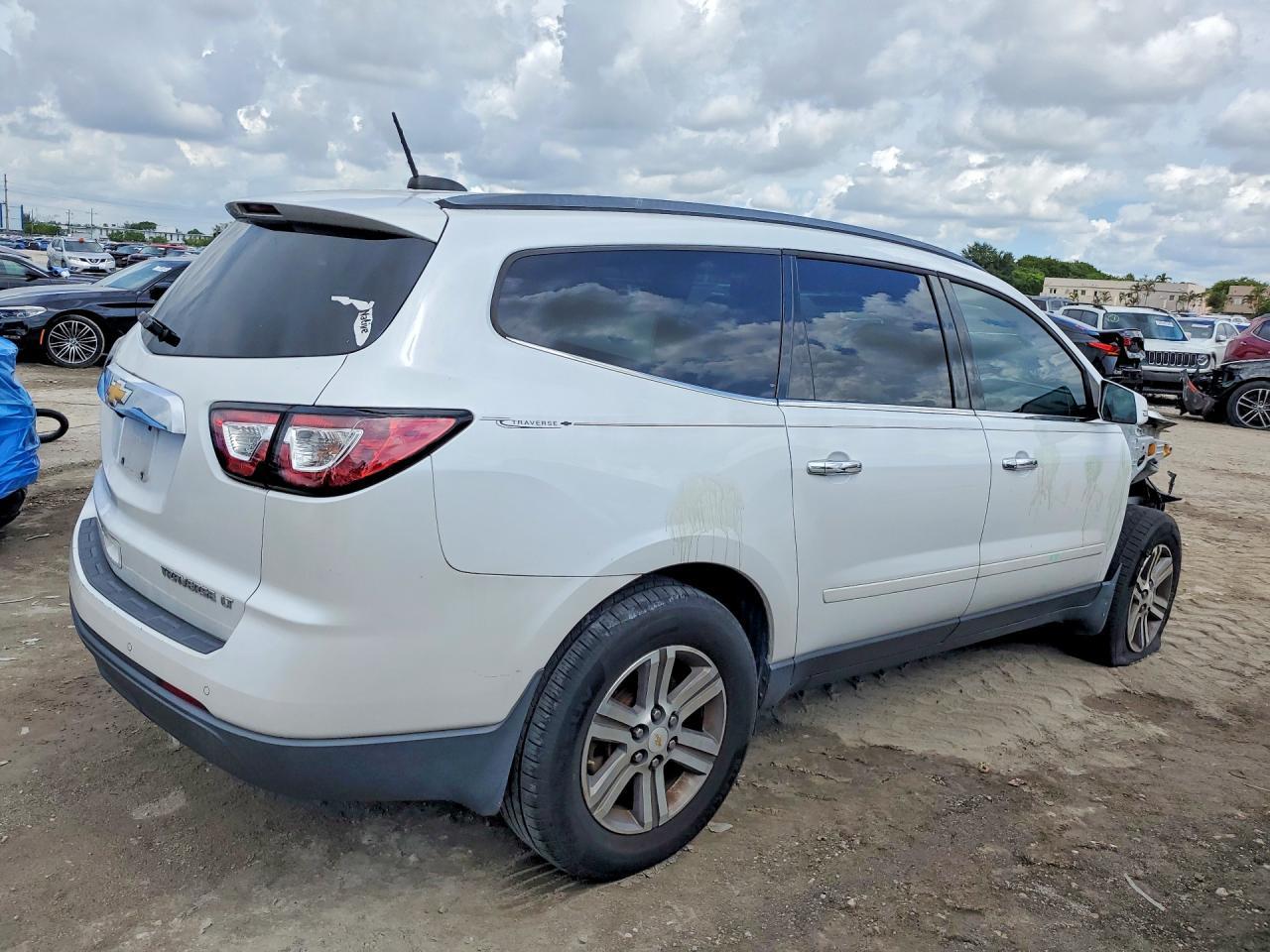 2016 Chevrolet Traverse Lt - Image 3