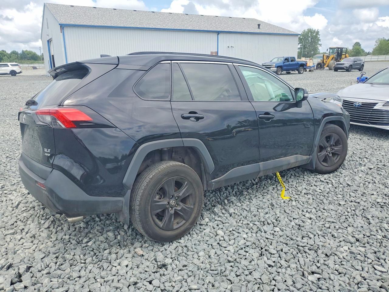 2021 Toyota Rav4 Xle - Фото 3