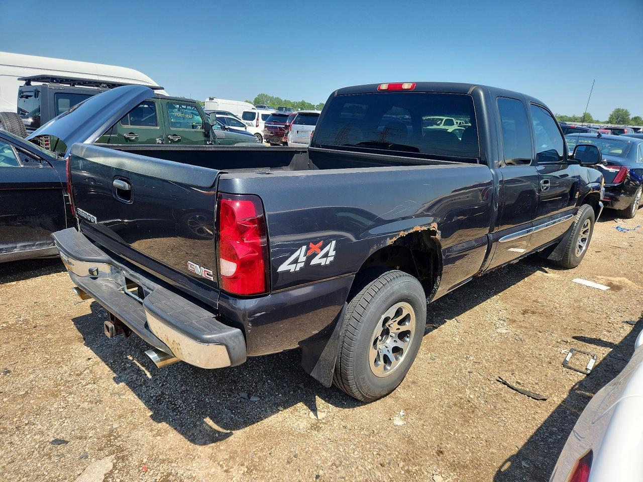2003 GMC New Sierra K1500 - Image 3