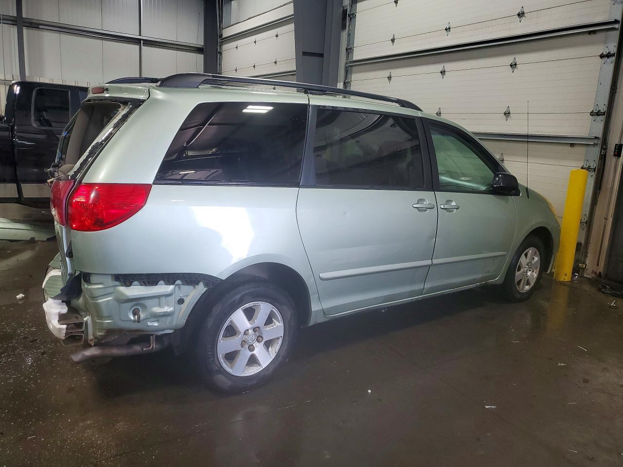 2006 Toyota Sienna Le 8 Passenger - Фото 3