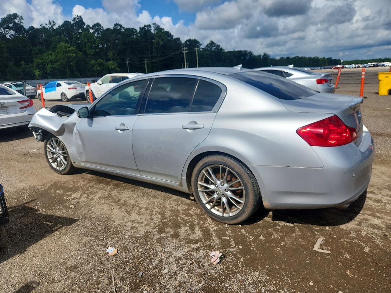 2011 Infiniti G37 Sedan Journey - Image 2