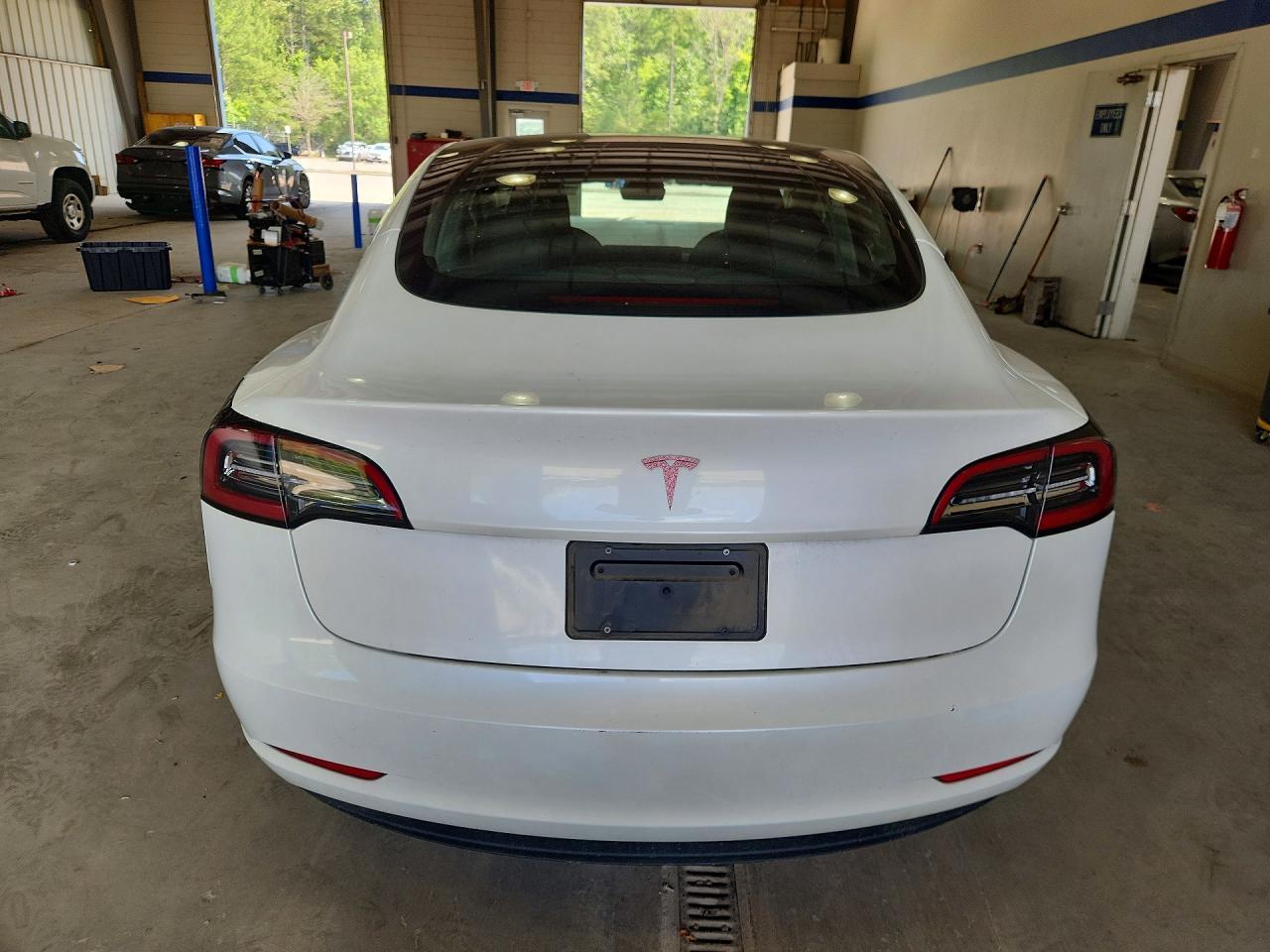 2023 Tesla Model 3 - Фото 6