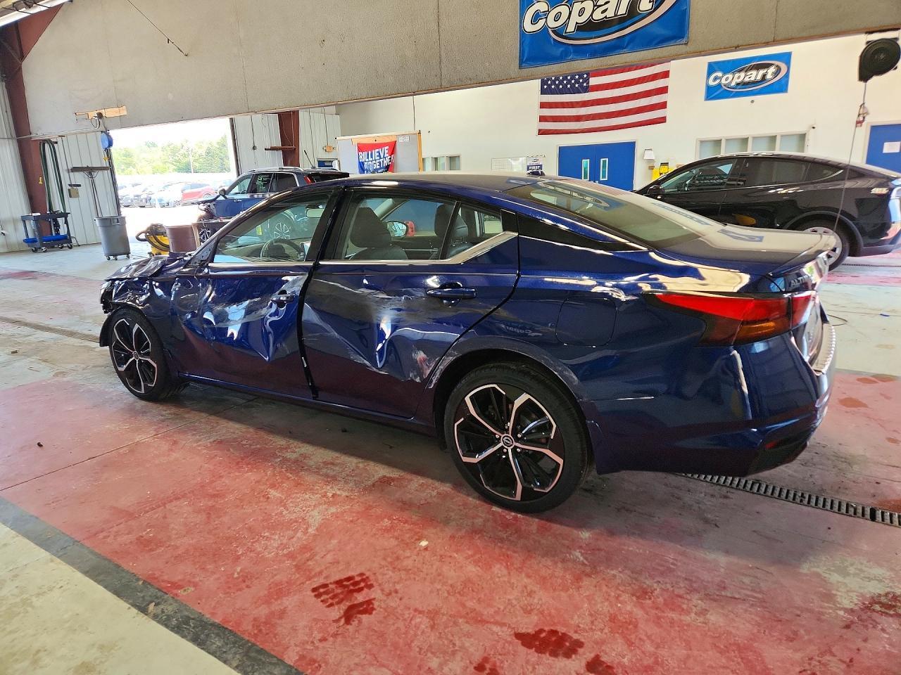 2023 Nissan Altima Sr - Фото 2