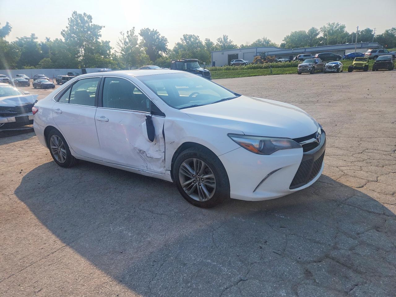 2017 Toyota Camry Se - Фото 4
