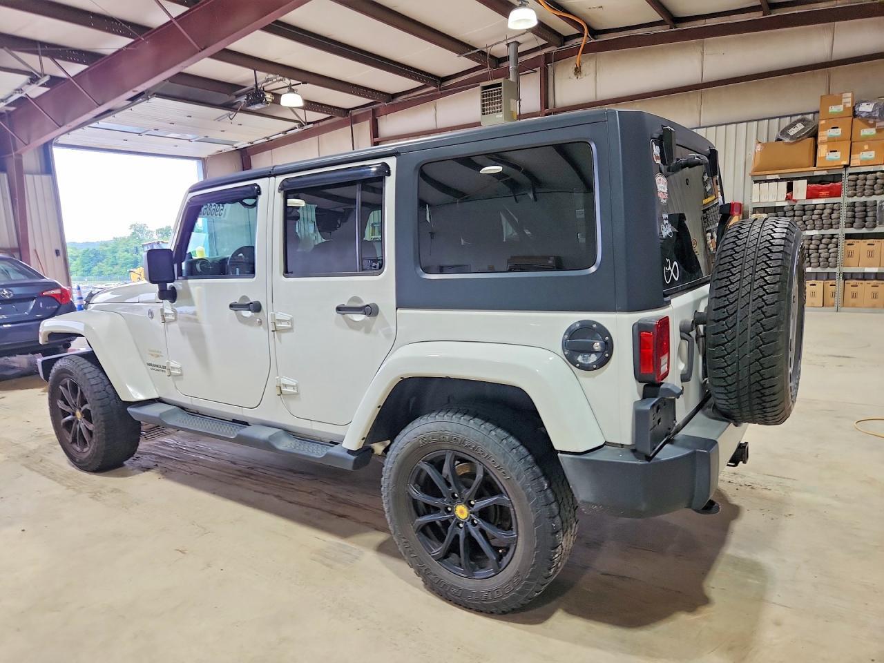 2013 Jeep Wrangler Unlimited Sahara - Image 2