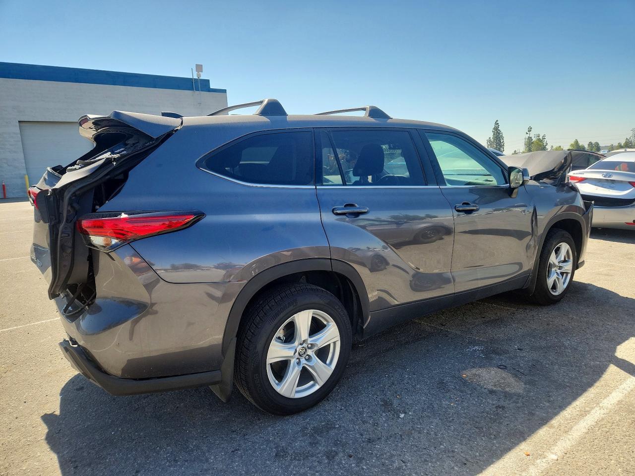 2022 Toyota Highlander Le - Фото 3