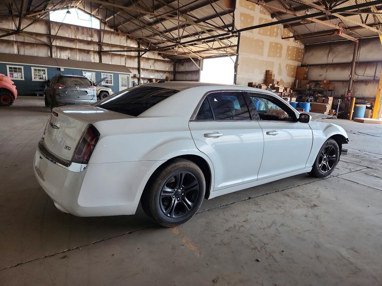 2013 Chrysler 300 - Фото 3
