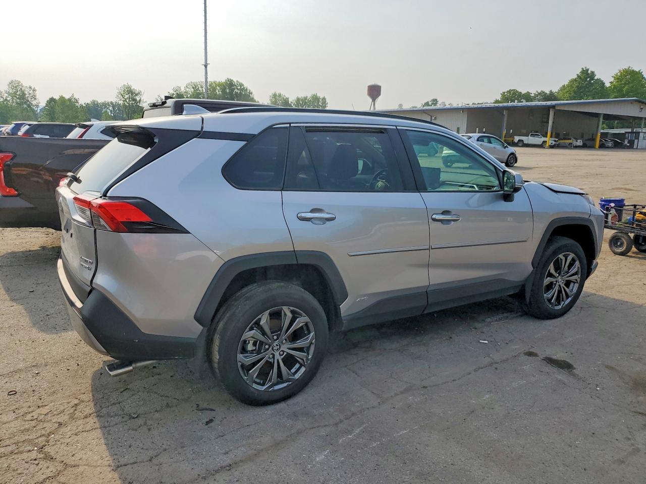 2023 Toyota Rav4 Limited - Фото 3