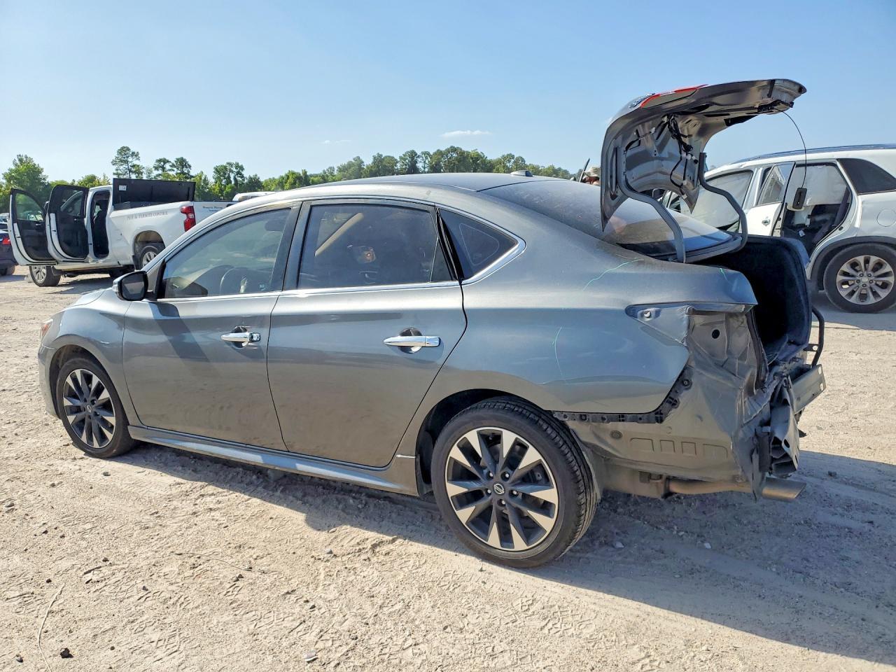 2019 Nissan Sentra Sr - Фото 2