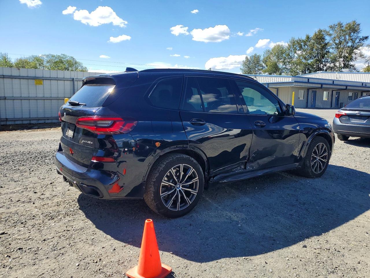 2022 BMW X5 xDrive45E - Фото 3