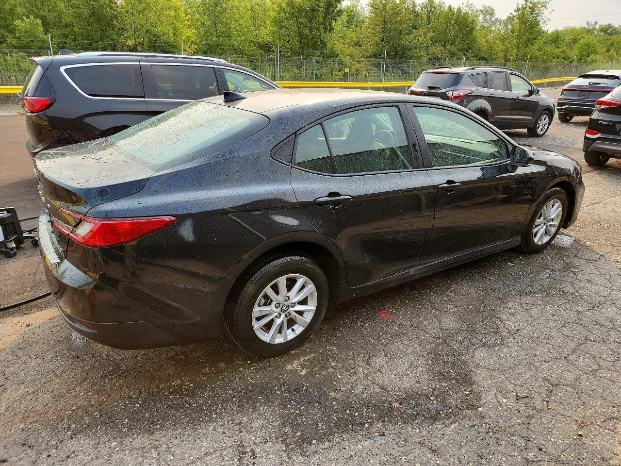 2025 Toyota Camry Le - Фото 3