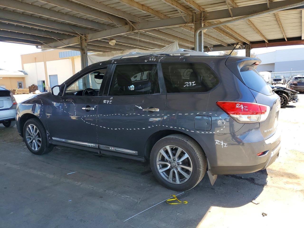 2014 Nissan Pathfinder Sl - Image 2