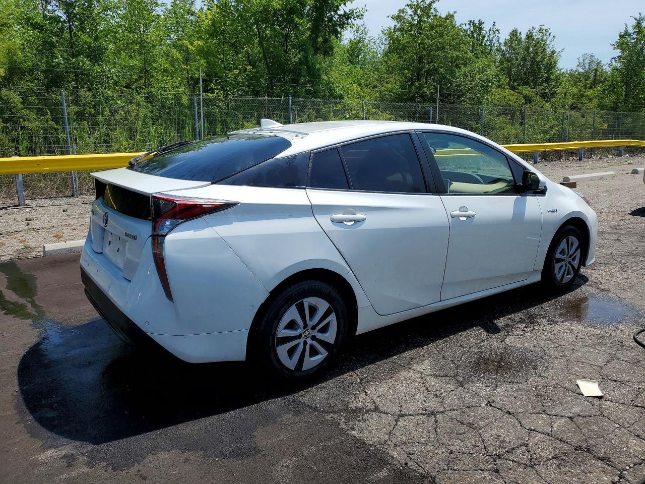 2018 Toyota Prius Three - Фото 3