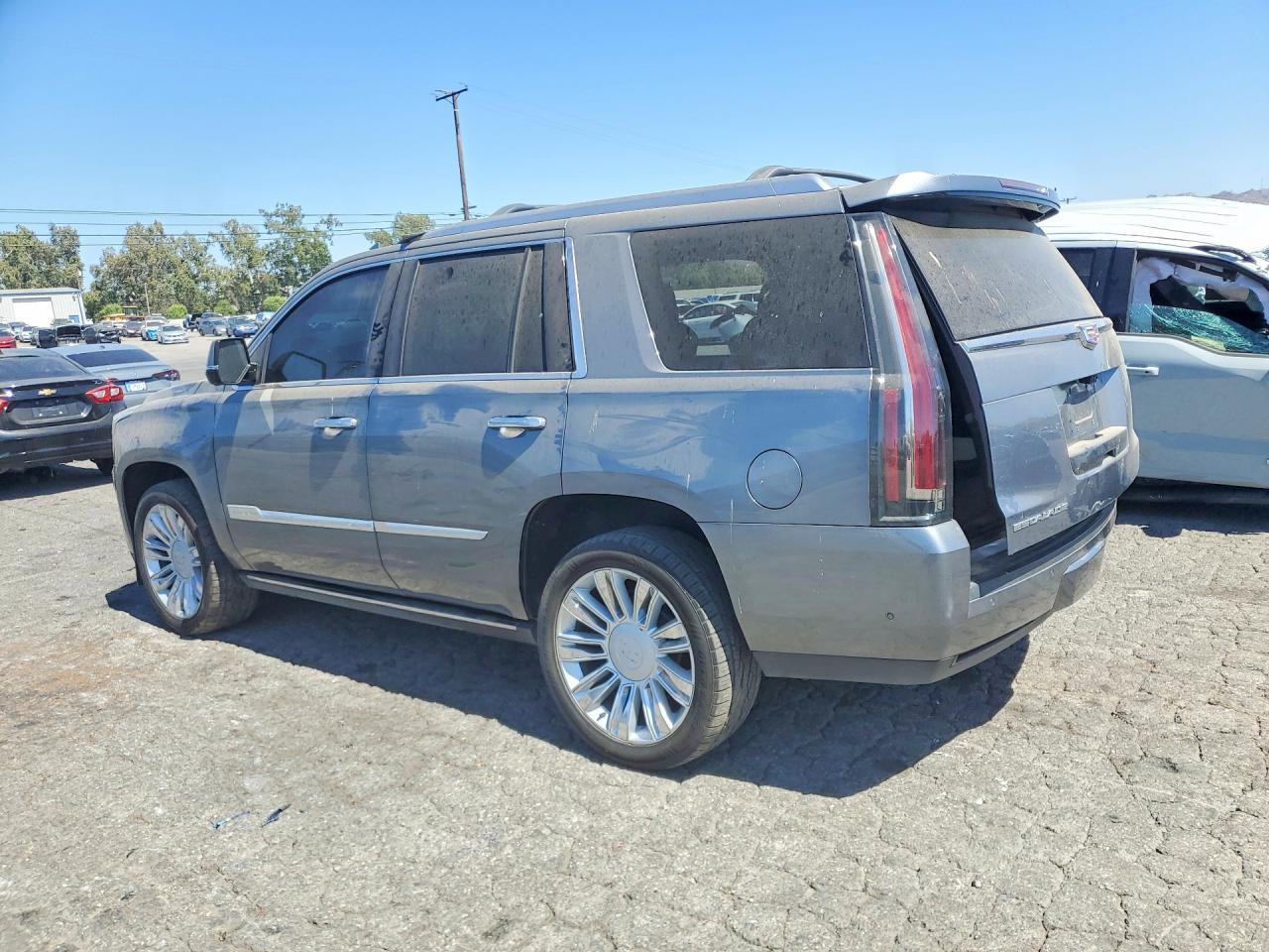 2019 Cadillac Escalade Platinum - Image 2