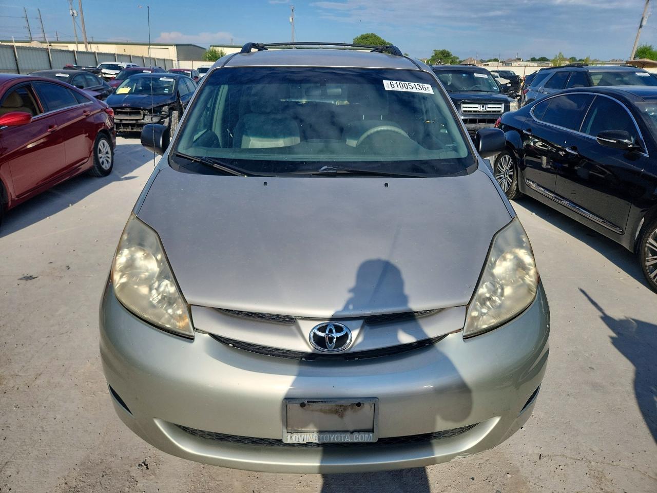2008 Toyota Sienna Le 7-Passenger - Image 5