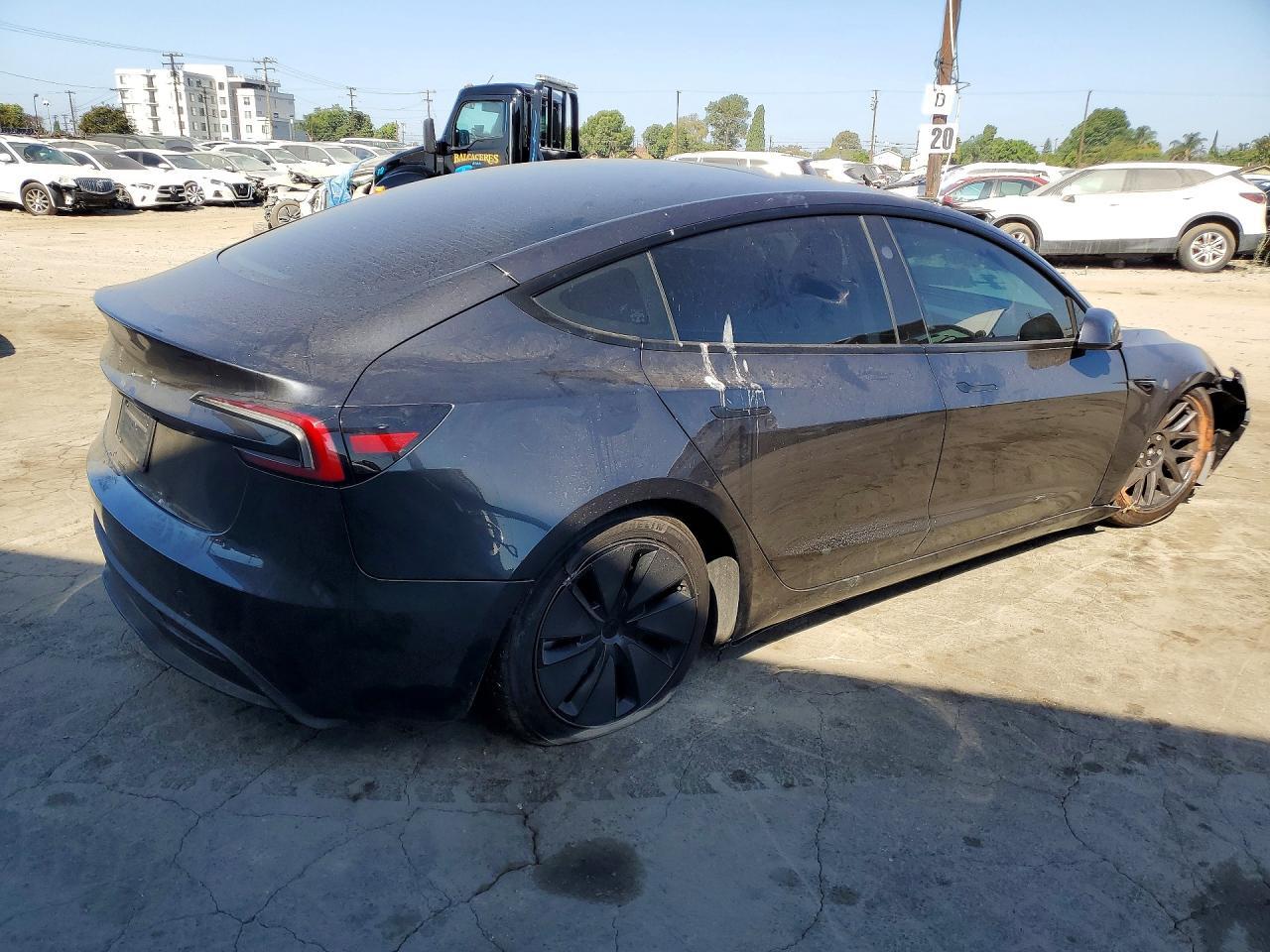 2025 Tesla Model 3 - Фото 3
