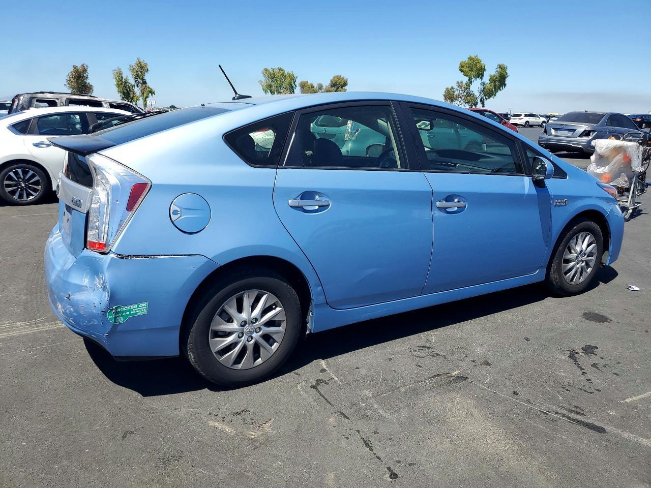 2015 Toyota Prius Plug-In Hybrid Advanced - Фото 3