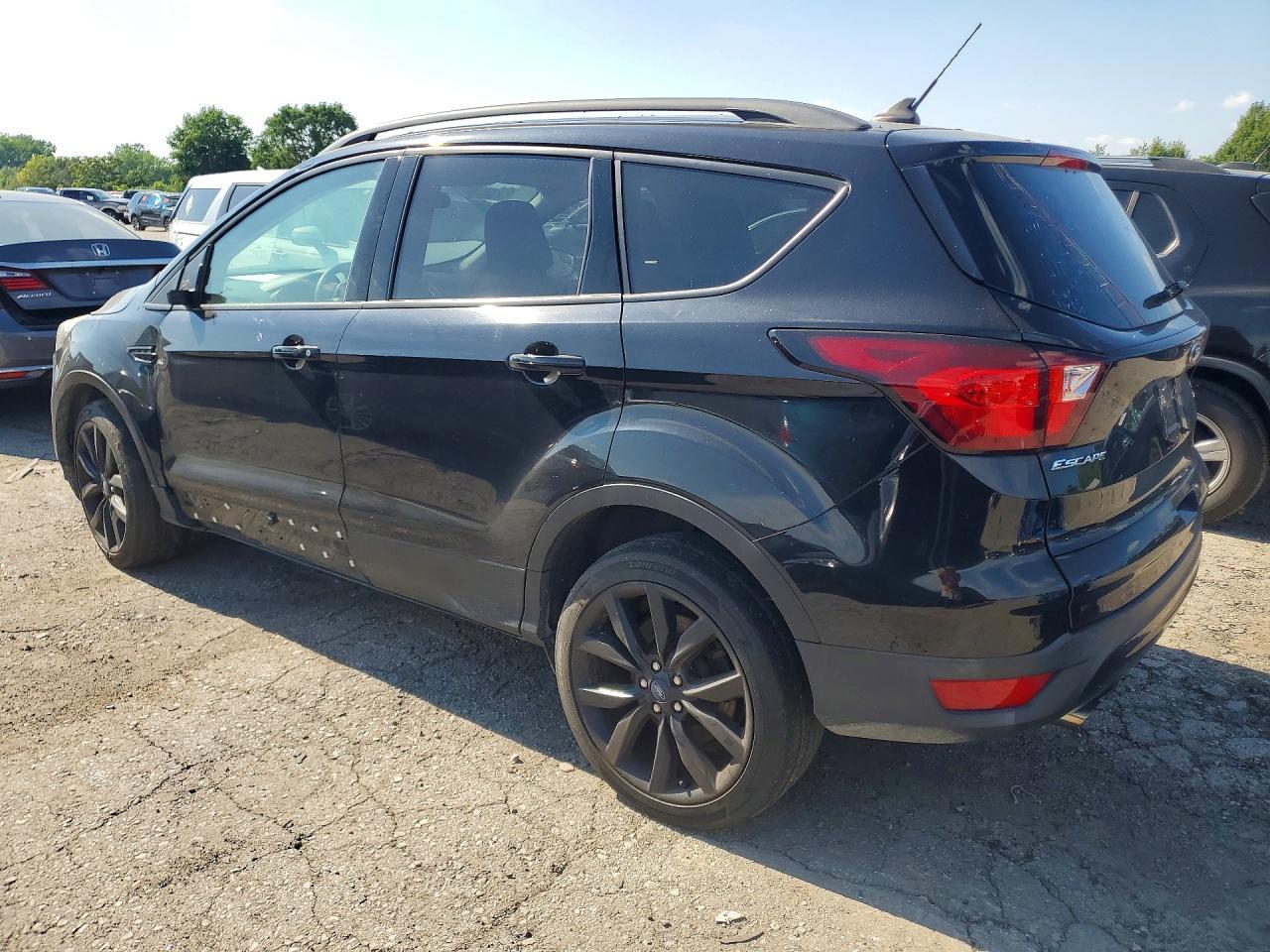 2019 Ford Escape Se - Фото 2