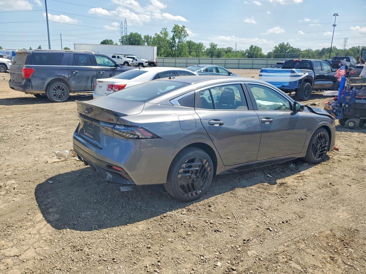 2026 Nissan Sentra Sr - Image 3