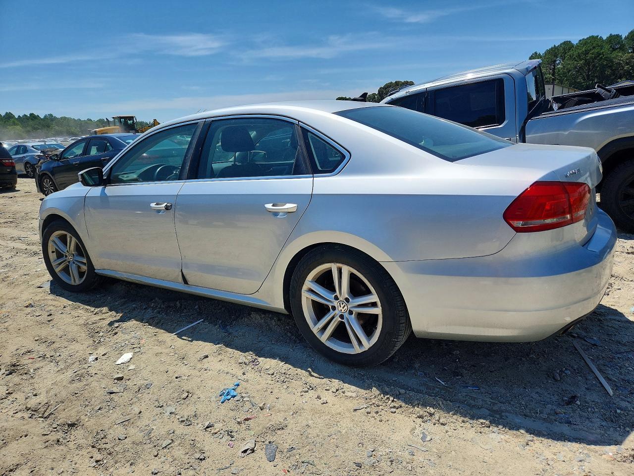 2014 Volkswagen Passat Se - Image 2