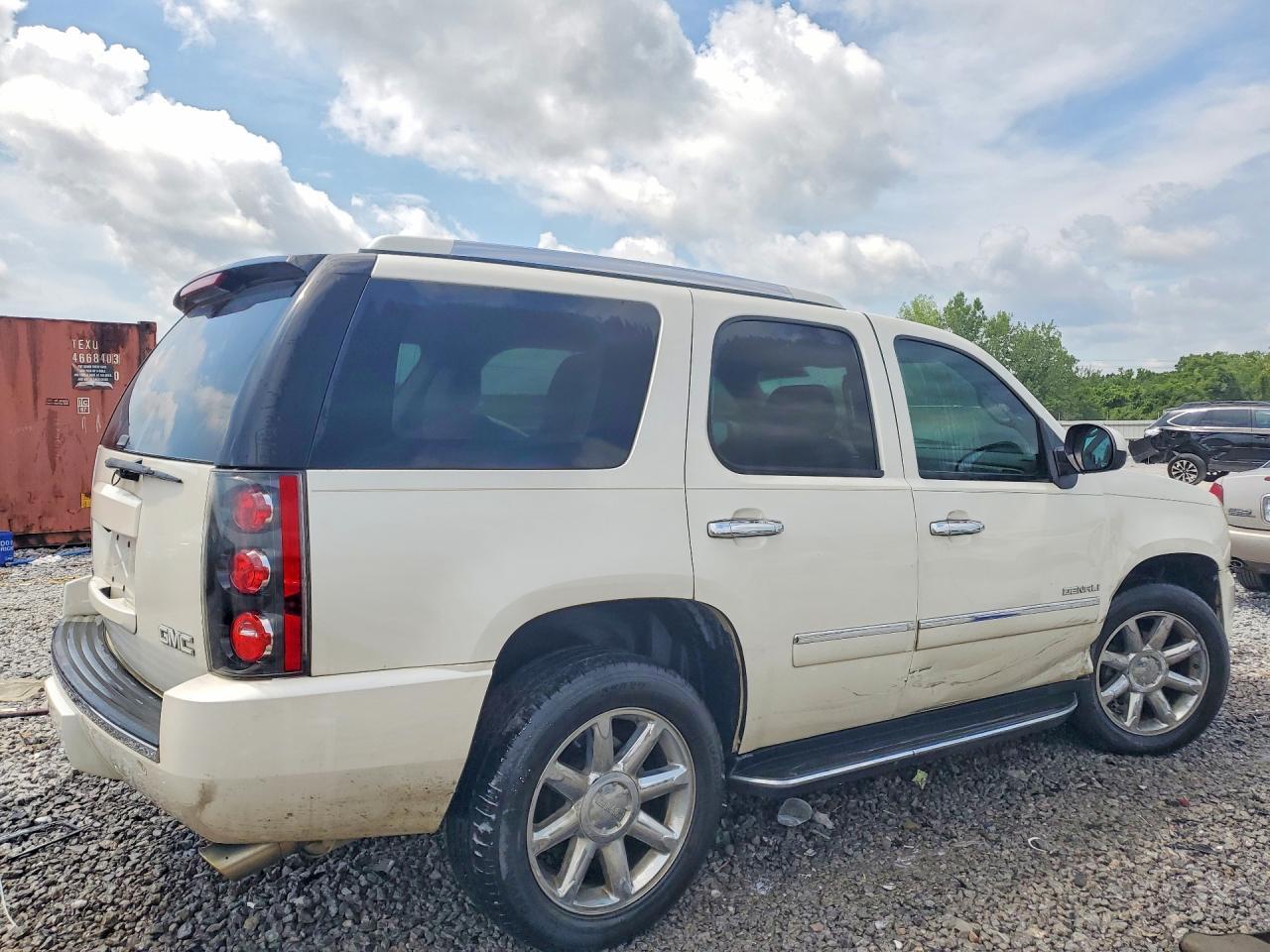 2012 GMC Yukon Denali - Image 3