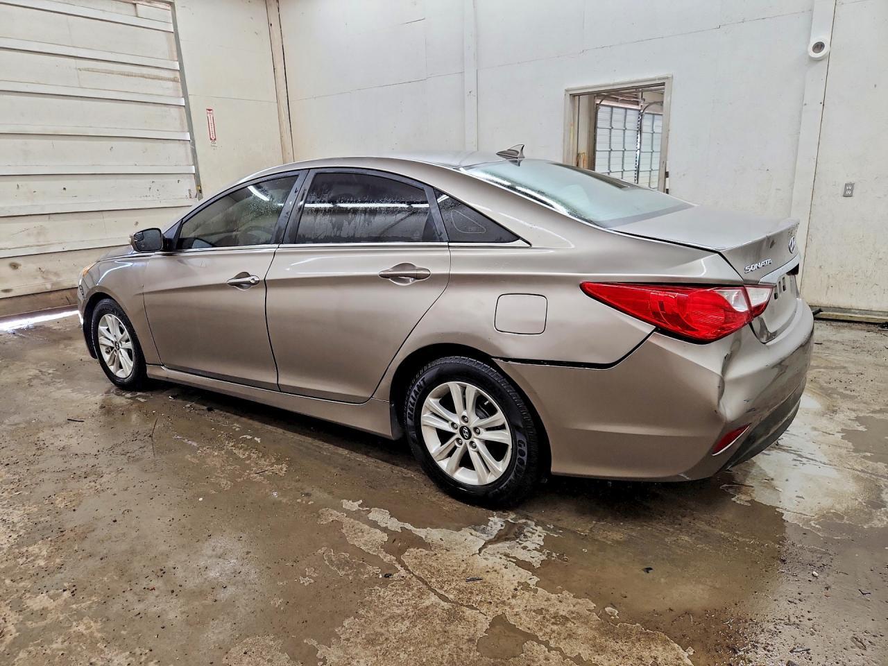 2014 Hyundai Sonata Gls - Image 2