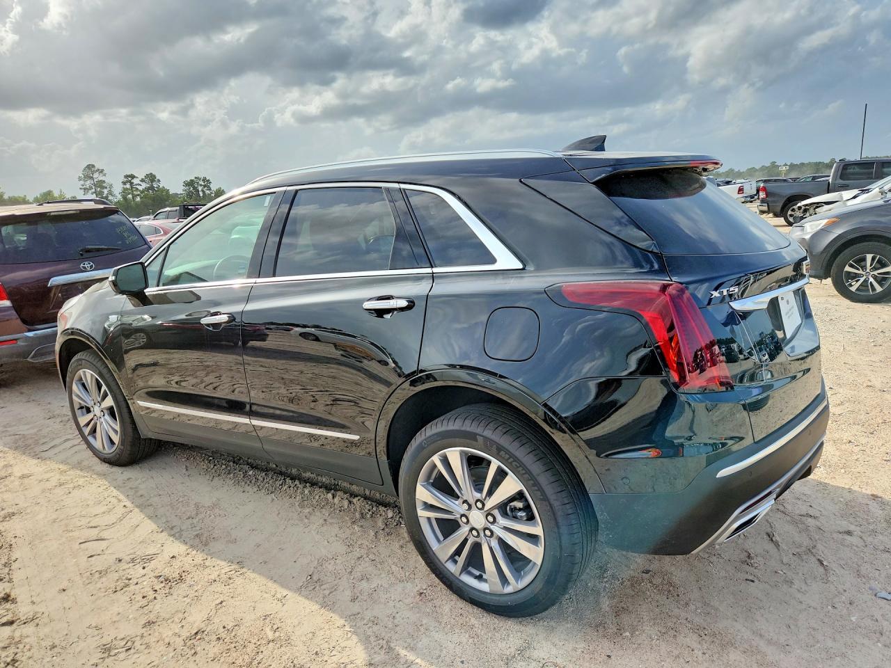 2026 Cadillac Xt5 Premium Luxury - Image 2