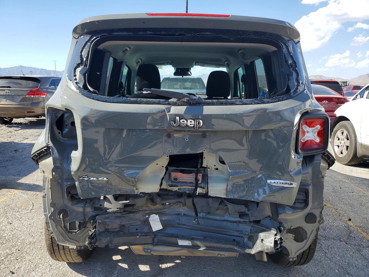 2020 Jeep Renegade Latitude - Image 6
