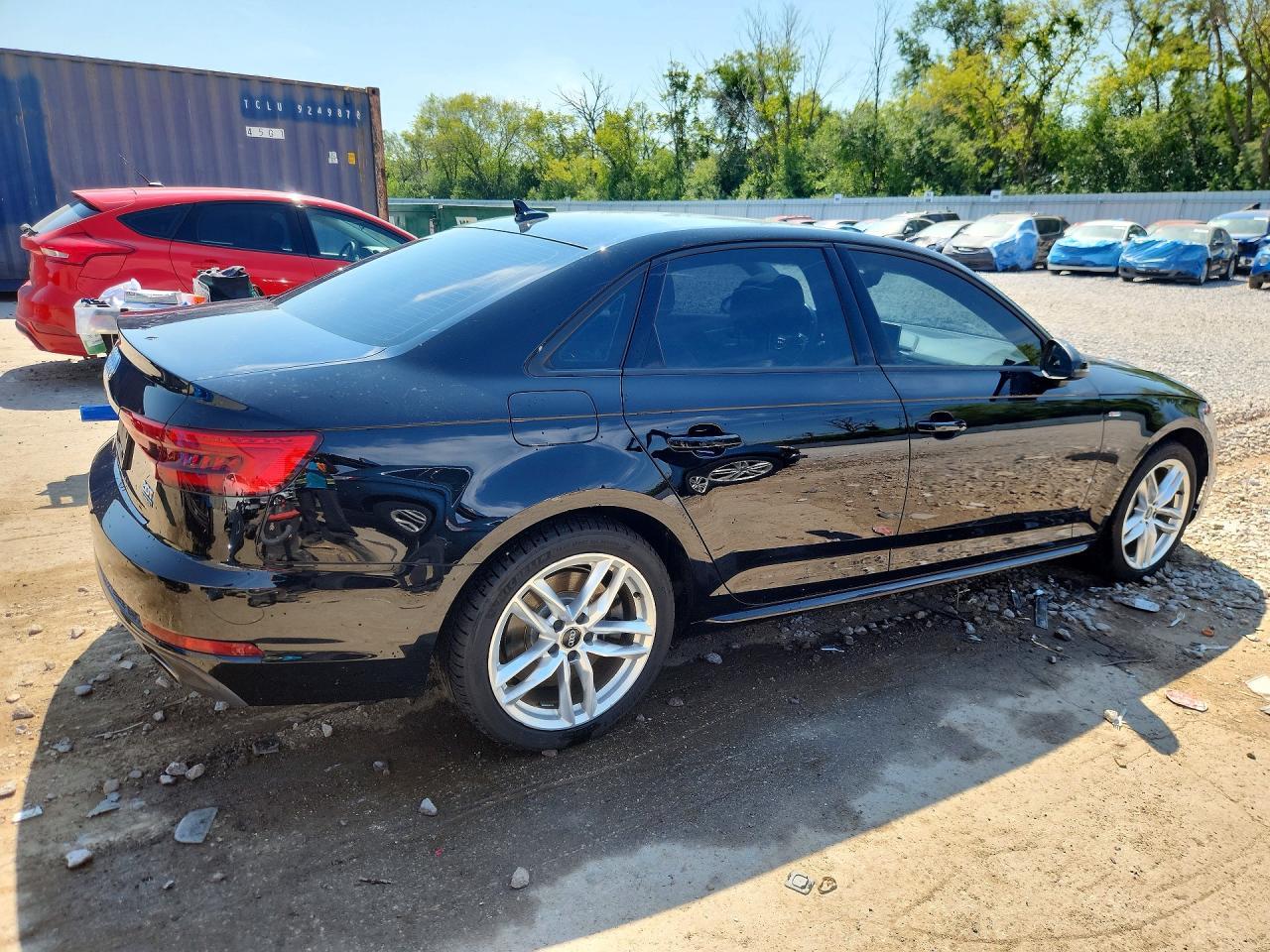 2017 Audi A4 Premium - Фото 3