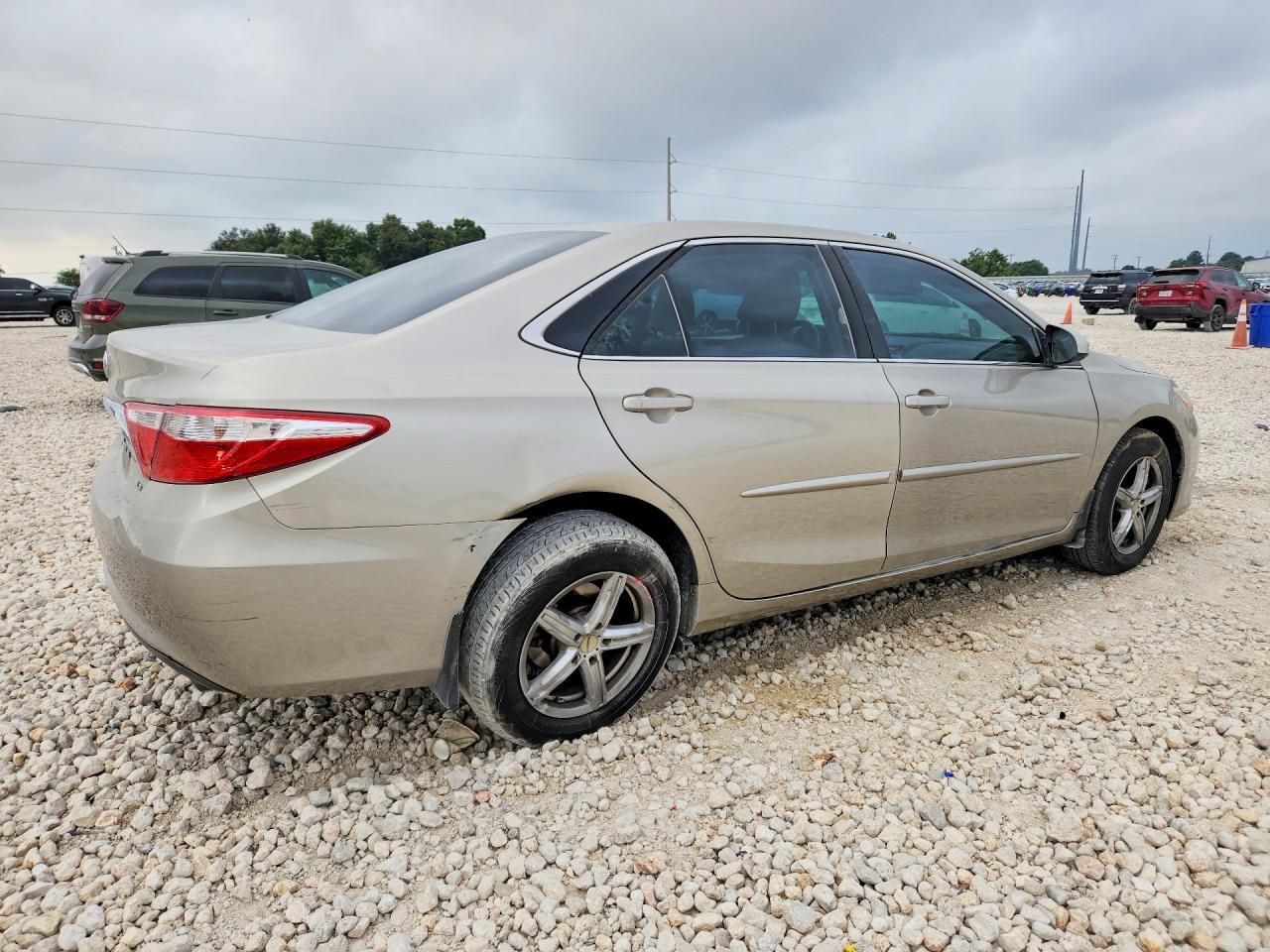 2015 Toyota Camry Le - Image 3