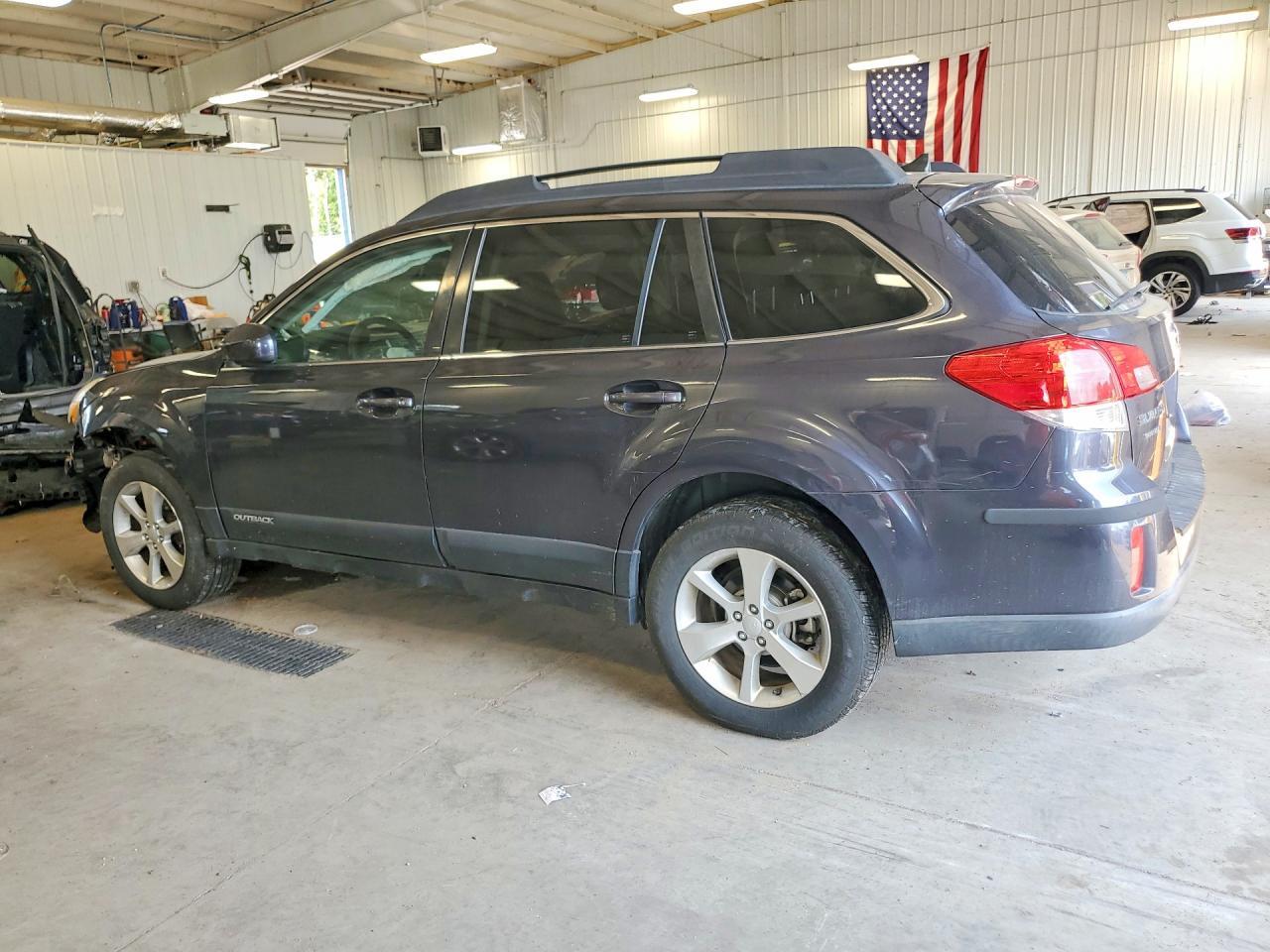 2013 Subaru Outback 2.5I Limited - Image 2